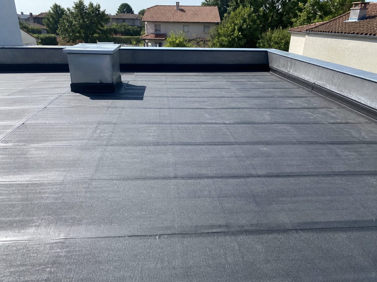 Réfection complète de l’étanchéité d’une toiture terrasse à Marseille (13001) - Photo 01