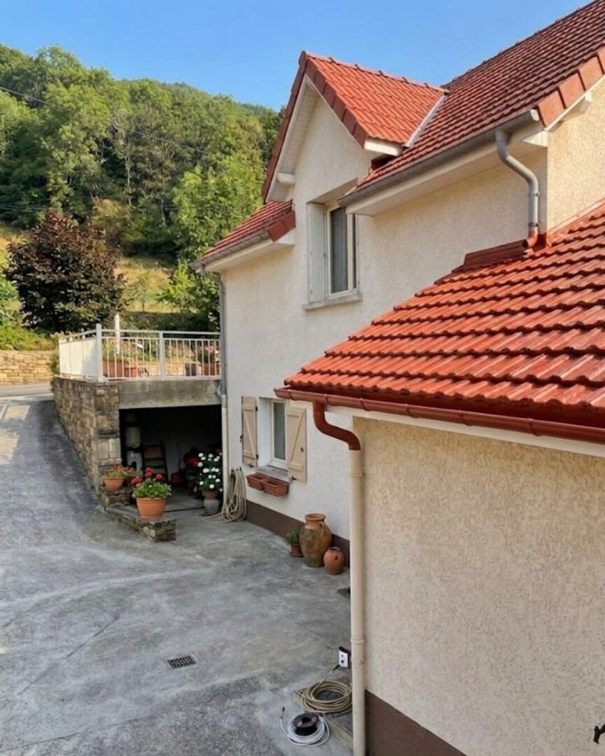 Hydrofuge coloré sur toiture à Crest (26400) : intervention professionnelle en étanchéité - Photo 01