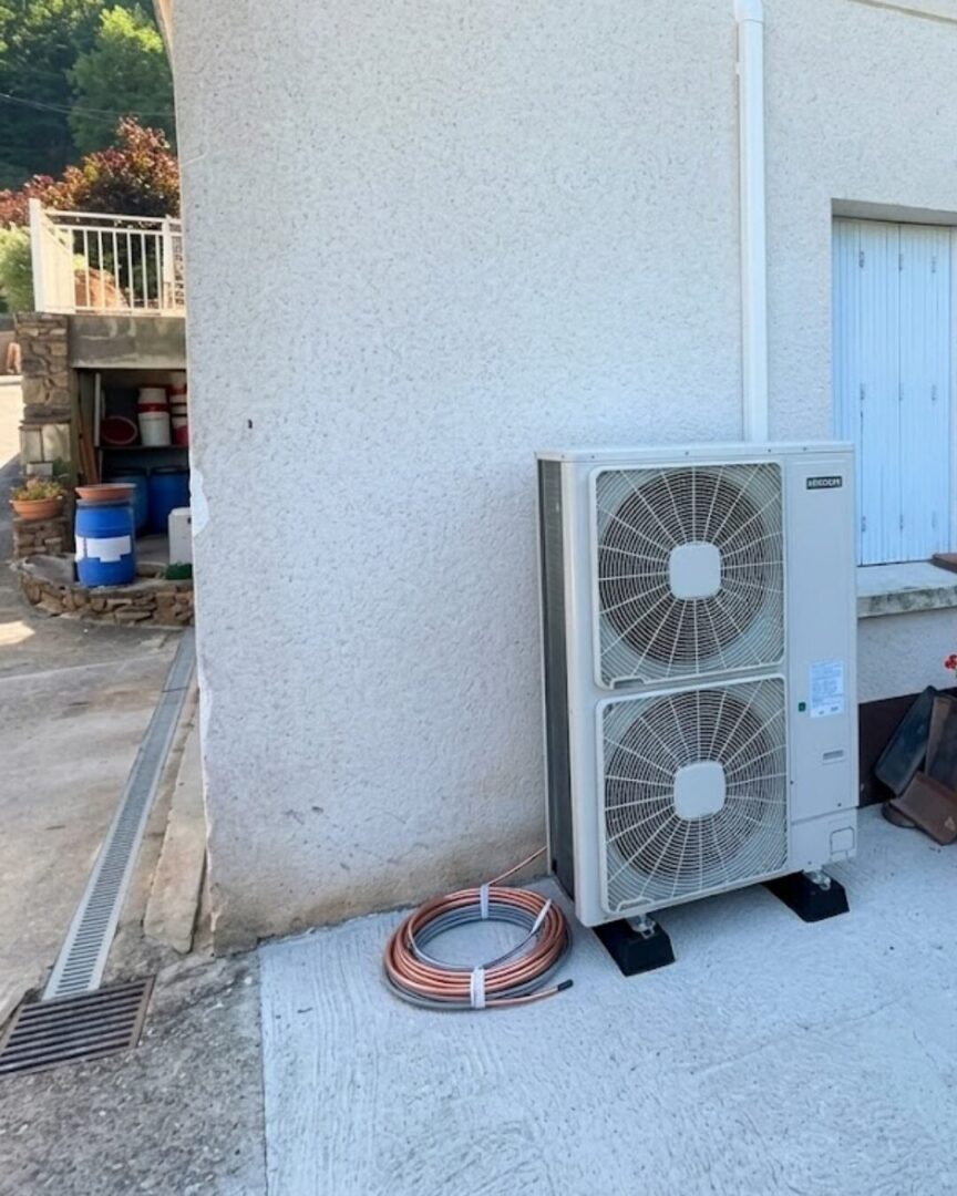 Installation d’une pompe à chaleur air / eau remplaçant une chaudière fioul à Montélimar (26200) - Photo 01