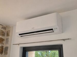 Pose d’une PAC air / eau 16kW à Largentière (07110) : pompe à chaleur et eau chaude sanitaire - Photo 01