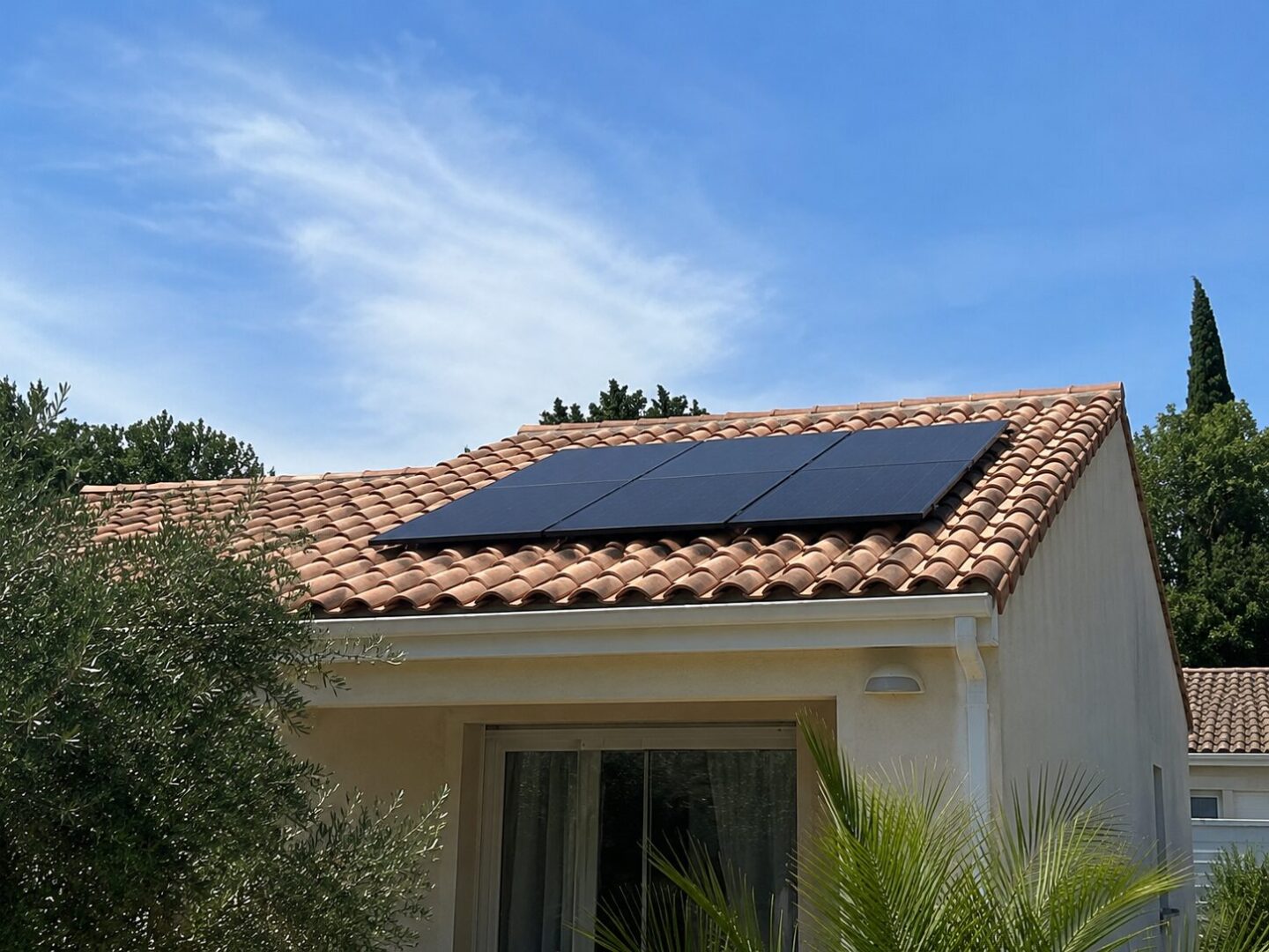 Installation de panneaux solaires pour l’autoconsommation à Gordes (84220), Vaucluse - Photo 01