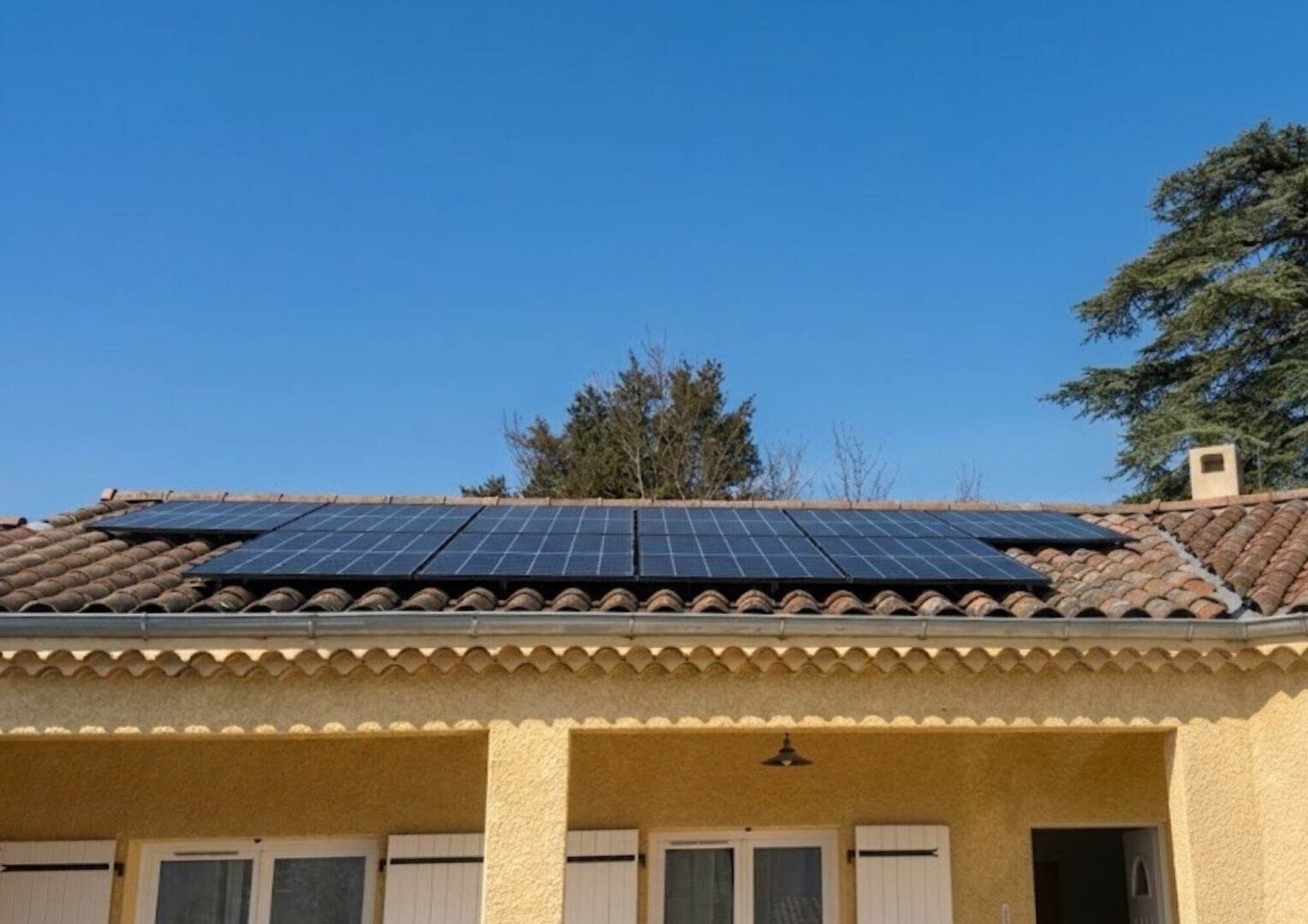 Pose de panneaux photovoltaïques en autoconsommation à Vallon-pont-d'arc (07150) - Photo 01