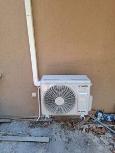 Pose d’un monosplit 3,5 kW Hitachi à Châteaurenard (13160) : installation de PAC air / air par un professionnel - photo 03