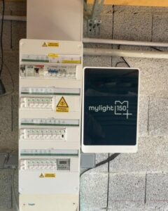 Pose de panneaux photovoltaïques en autoconsommation à Vallon-pont-d'arc (07150) - Photo 02