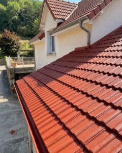 Hydrofuge coloré sur toiture à Crest (26400) : intervention professionnelle en étanchéité - Photo 02