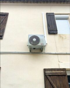 Installation de pompe à chaleur air/air Hitachi à Sauveterre (30150) - Photo 02