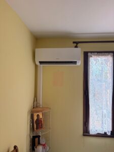 Installation de deux PAC air/air monosplits Hitachi au Thor (84250) - photo 03