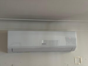 Pose d'une PAC air/air 5 kW à Saint-Saturnin-lès-Avignon (84450) - Photo 02